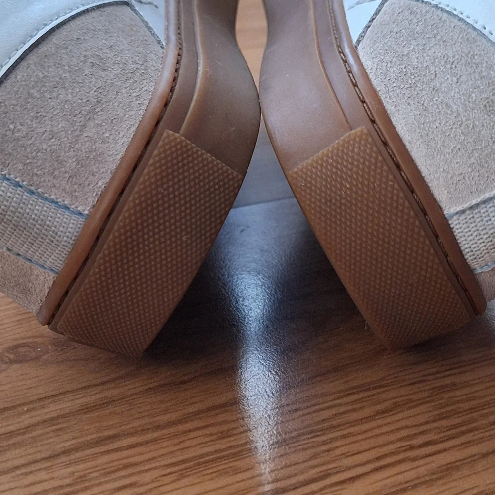 Shoe the Bear White and Tan Leather Low-Top Sneakers with Gum Sole Sz 12